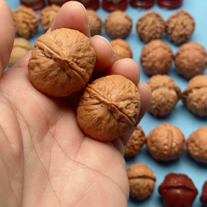 文玩核桃把件精品文玩手捻龙珠元