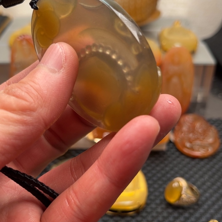 石英质玉颈饰未镶嵌搭**鸟