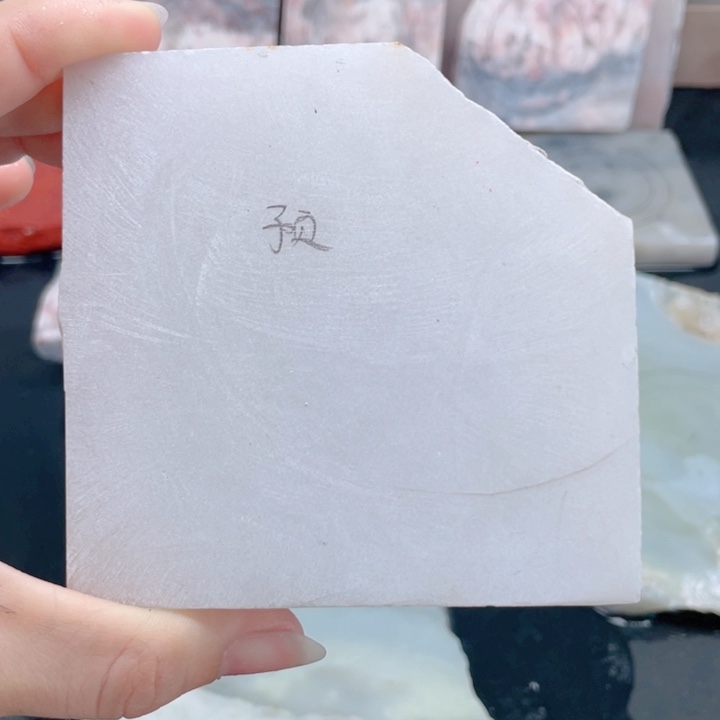 ****娥石英质玉未镶嵌颈饰定制