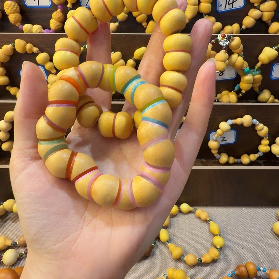 两个精品大肠钱袋子穿