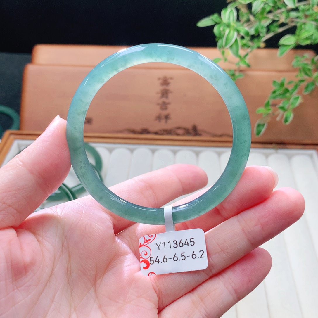 未镶嵌手镯（圆镯）翡翠