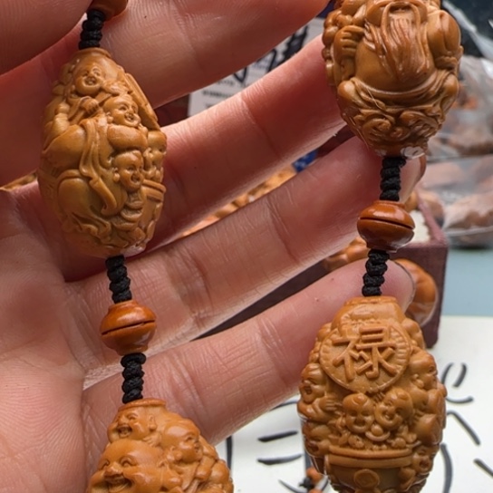 橄榄核手串雕刻工艺