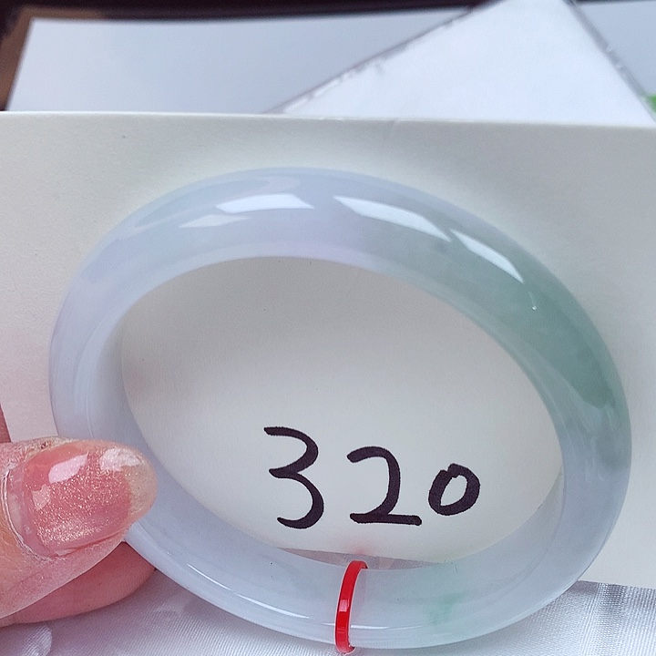 翡翠手镯未镶嵌翡翠