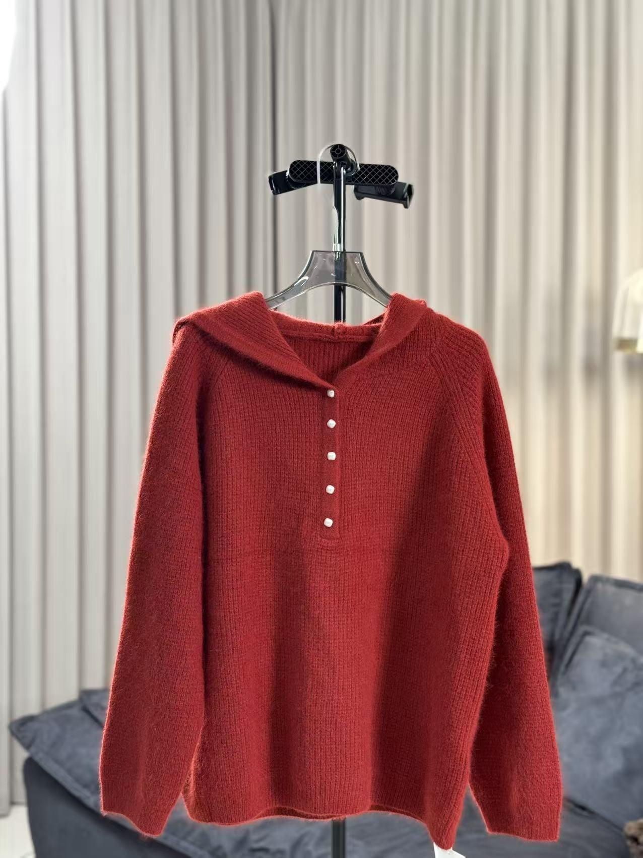 【柳青女装】2025冬季新款红色帽衫时尚毛针织衫