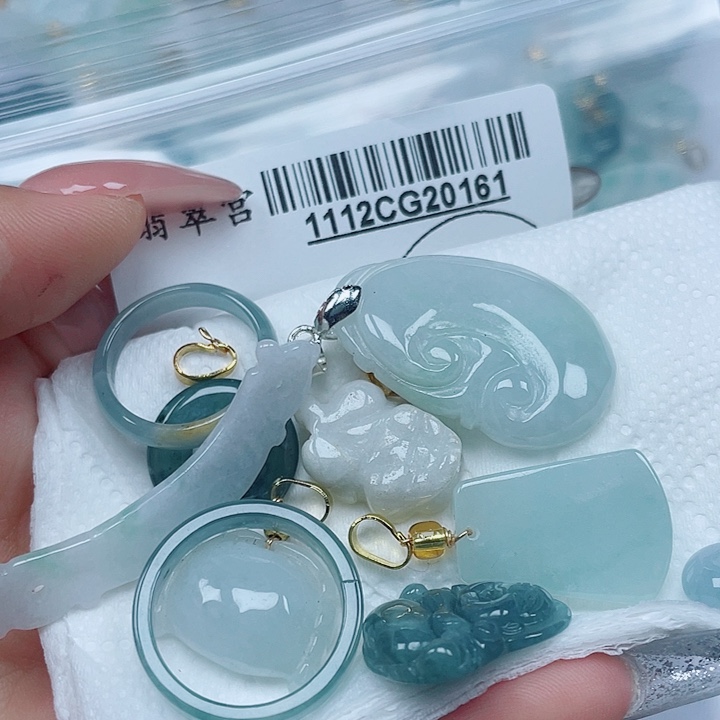 翡翠未镶嵌吊坠(不含链)