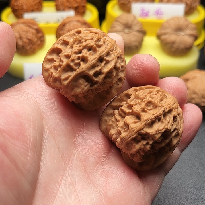 文玩核桃吊坠野狼全品