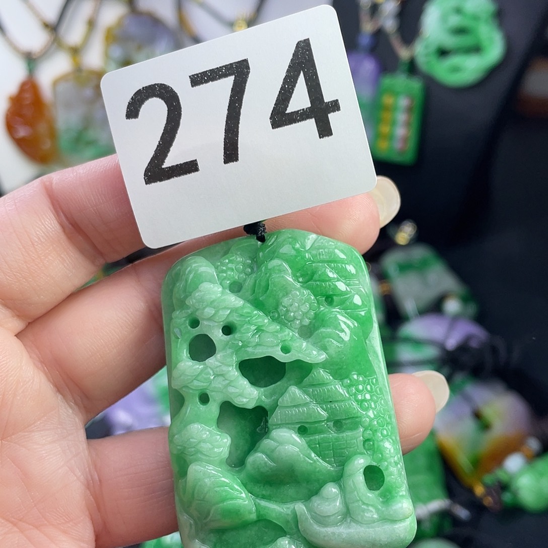 翡翠未镶嵌吊坠(赠链)