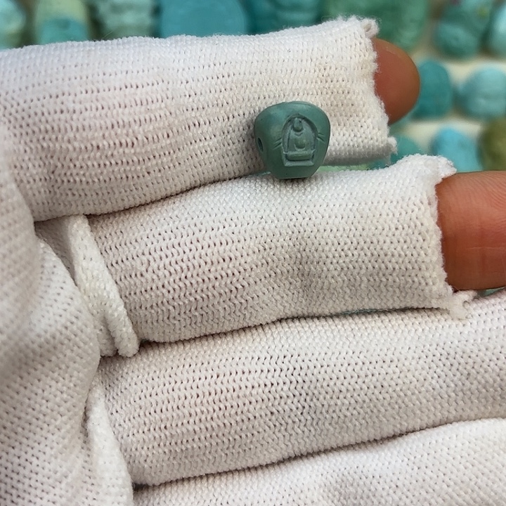 绿松石未镶嵌挂件