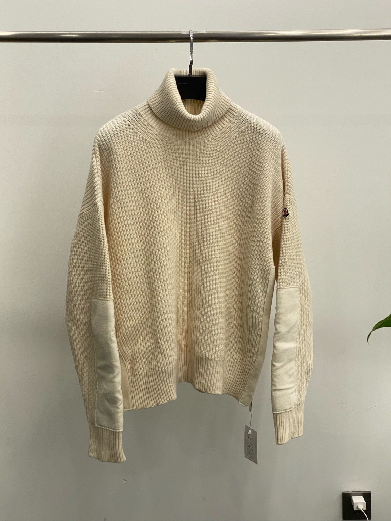 99新 MONCLER 盟可睐 米色高领毛衣 l码 