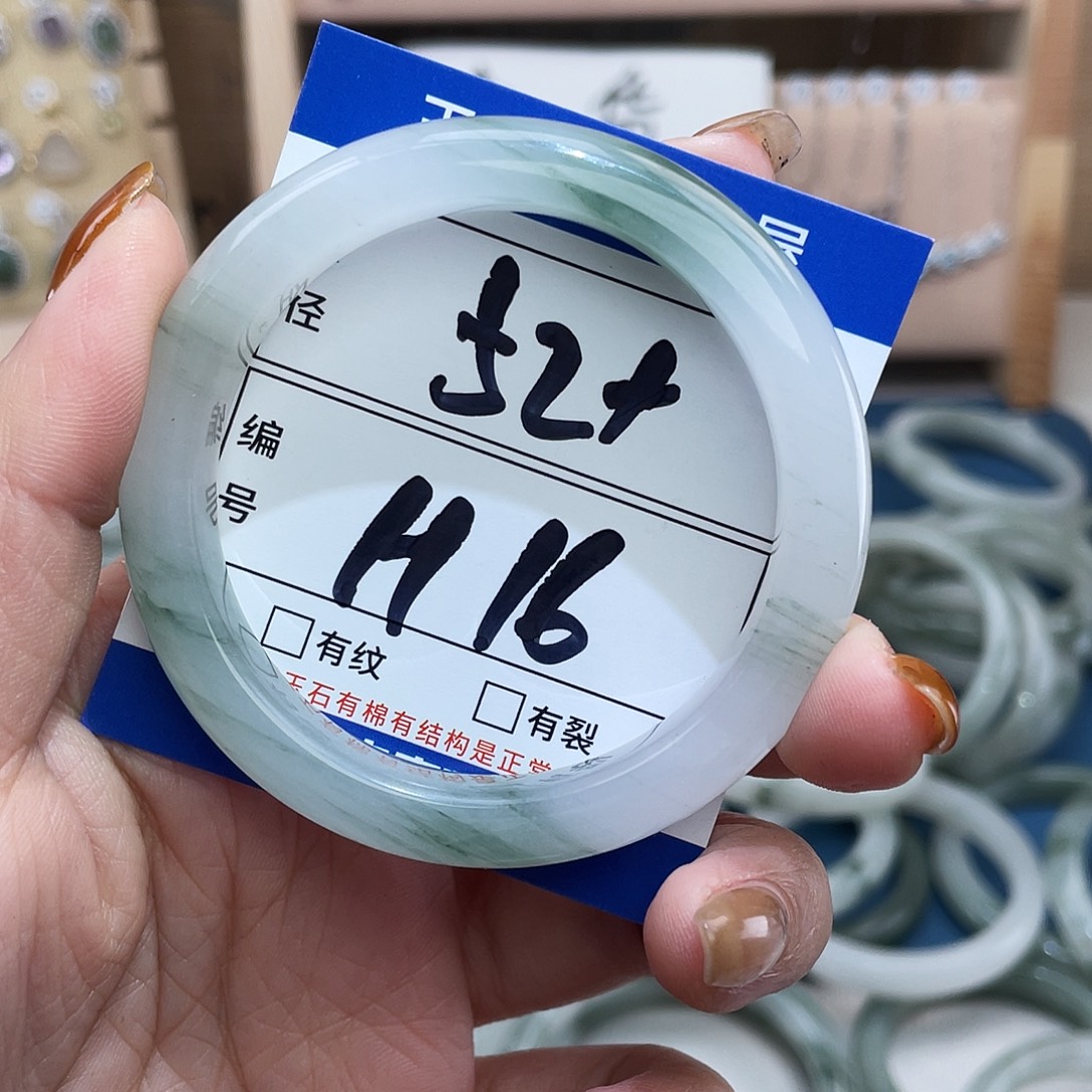 石英质玉未镶嵌颈饰