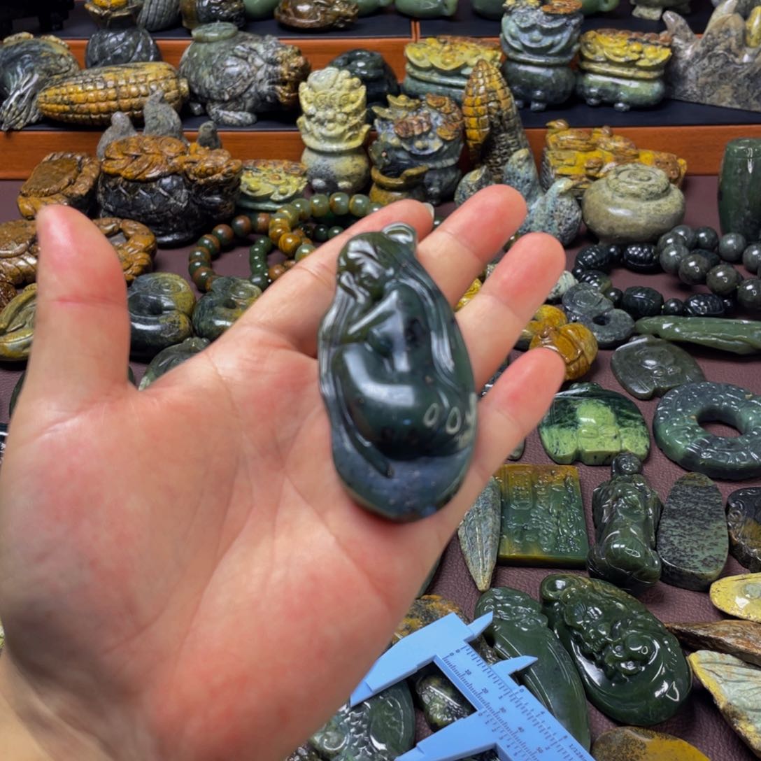 【闪购商品】未镶嵌岫岩河磨玉（透闪石质玉）挂件