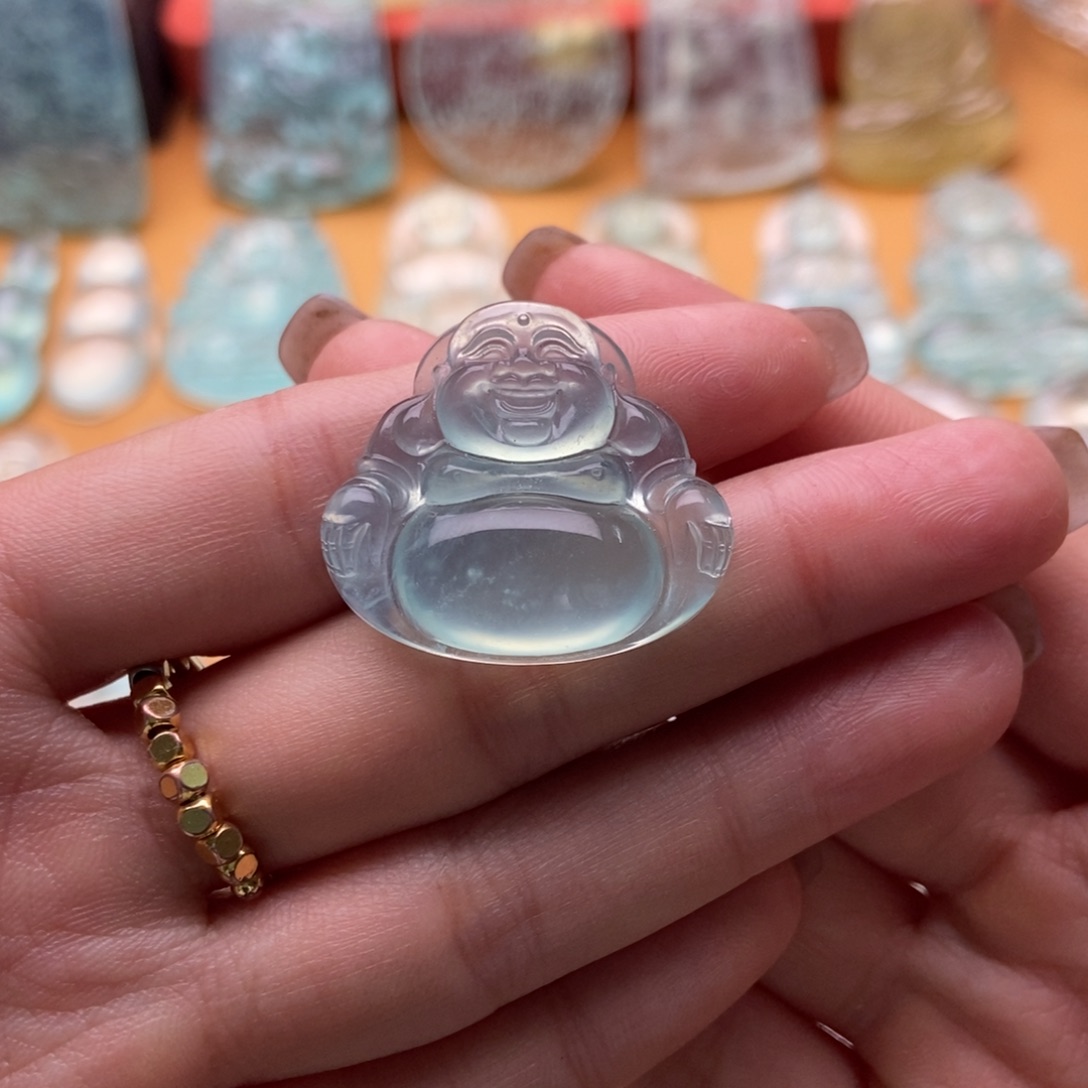 蛇纹石玉颈饰未镶嵌佛