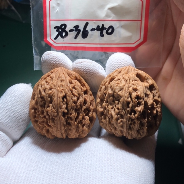 文玩核桃吊坠南疆手拨18