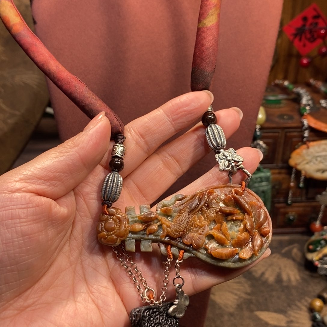 翡翠吊坠(赠链)未镶嵌