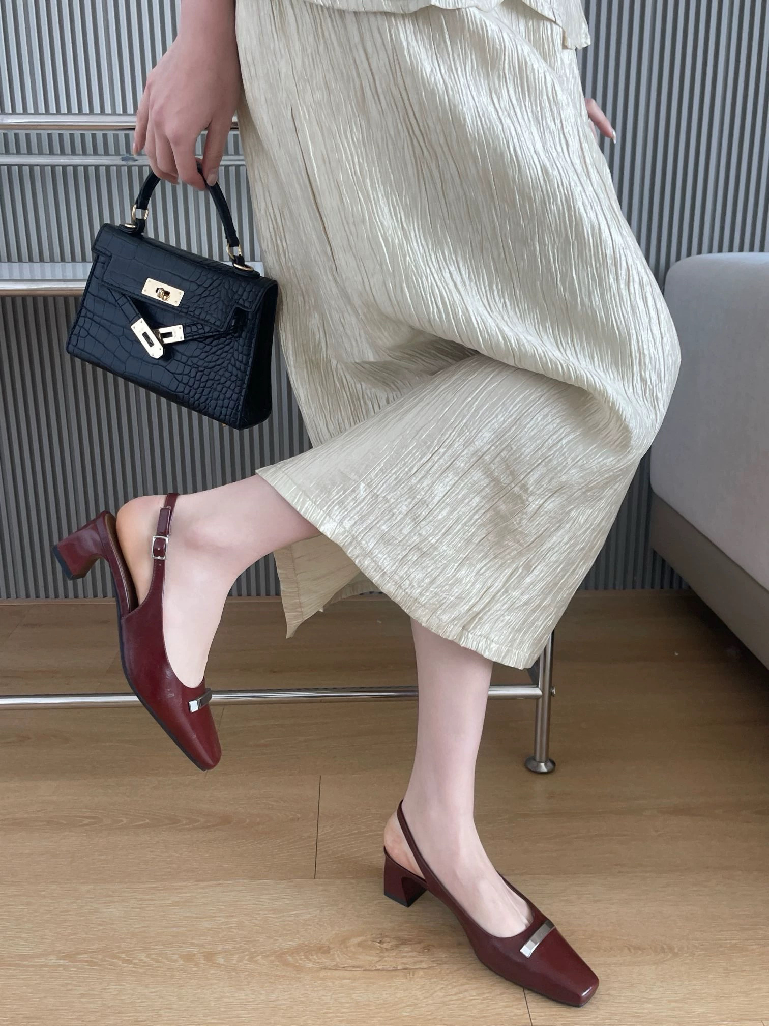 方头粗跟后空单鞋2025春夏新款仙女风中跟包头玛丽珍鞋女727-108