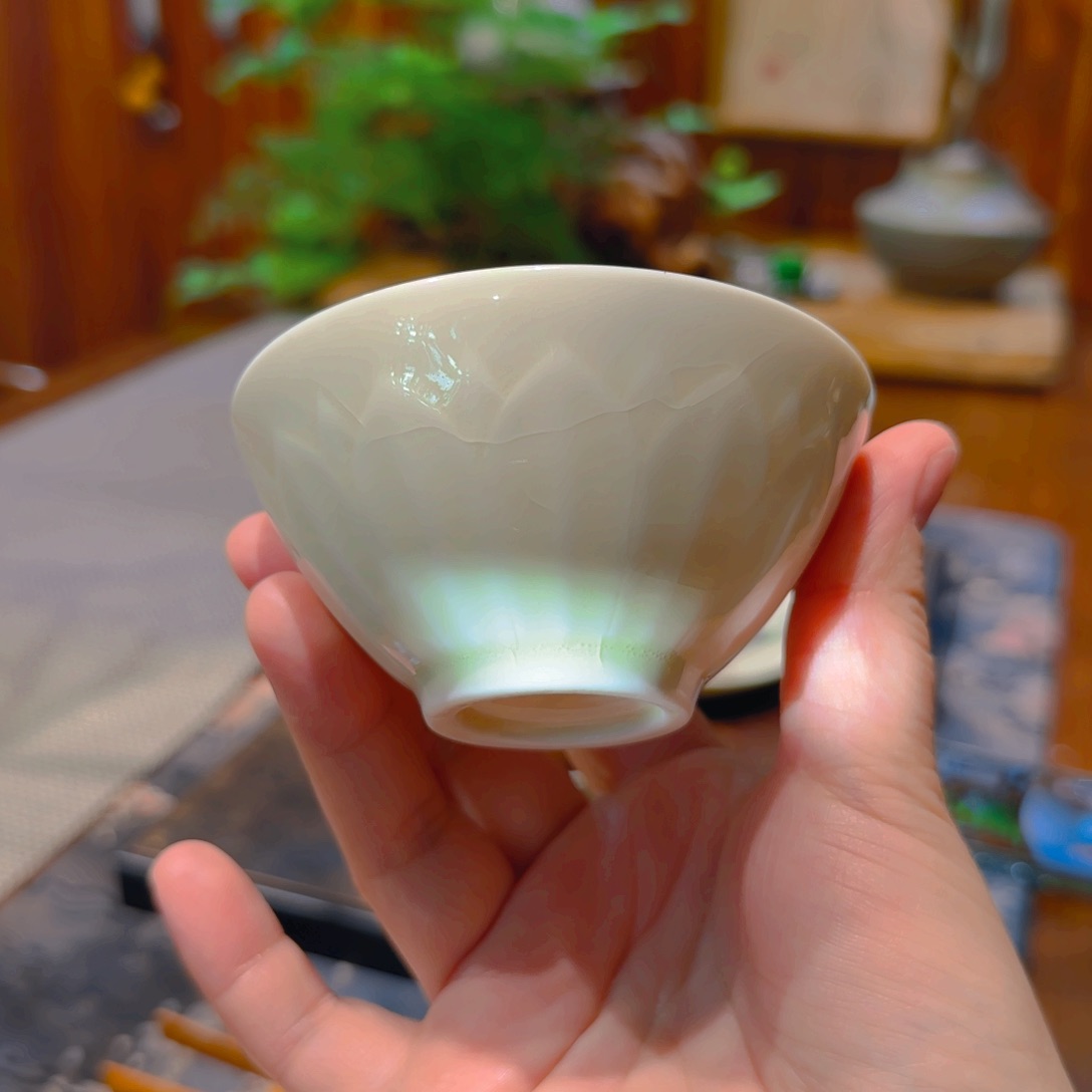 微澜定瓷 开片釉剔花斗笠盏