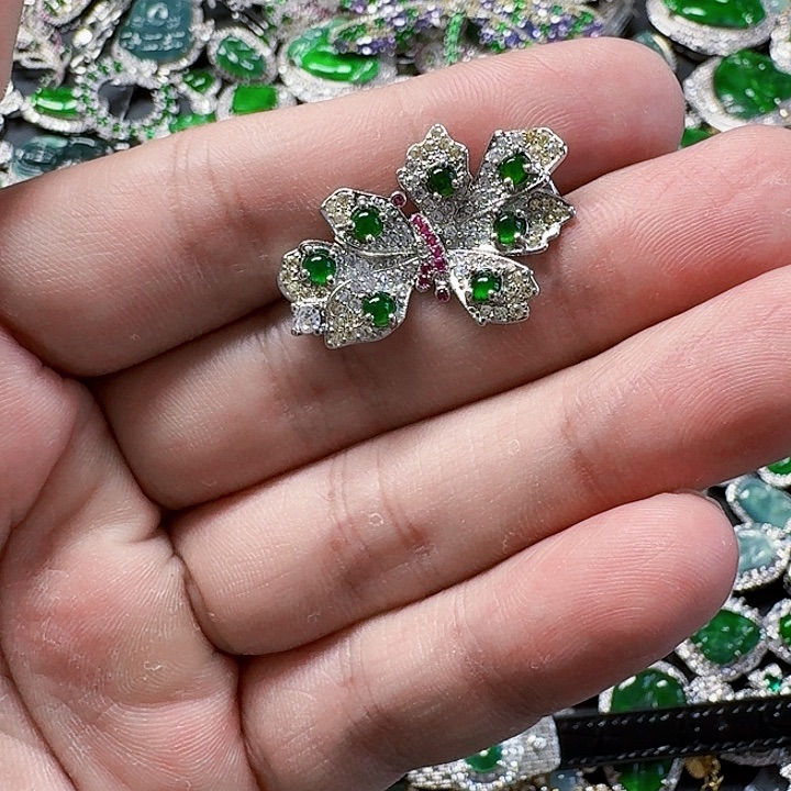 翡翠颈饰未镶嵌天然A货翡翠放漏