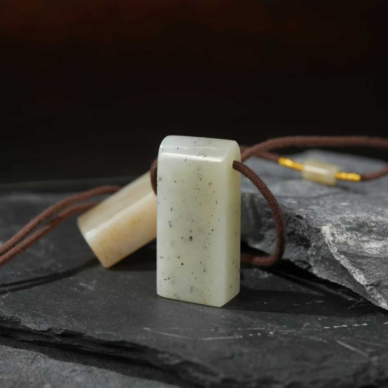  【鑫浩矿业】新疆和田玉-青花无事牌挂件一件 多样性发一件