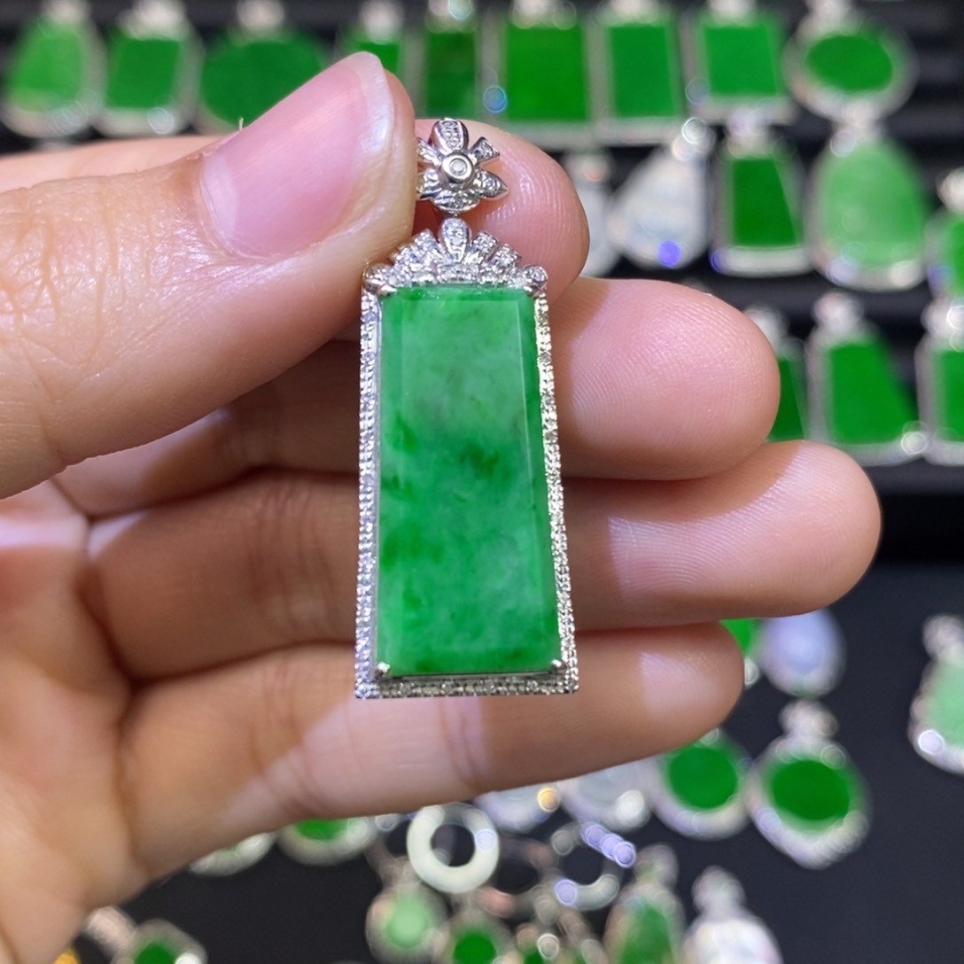 翡翠18K金镶嵌吊坠(不含链)