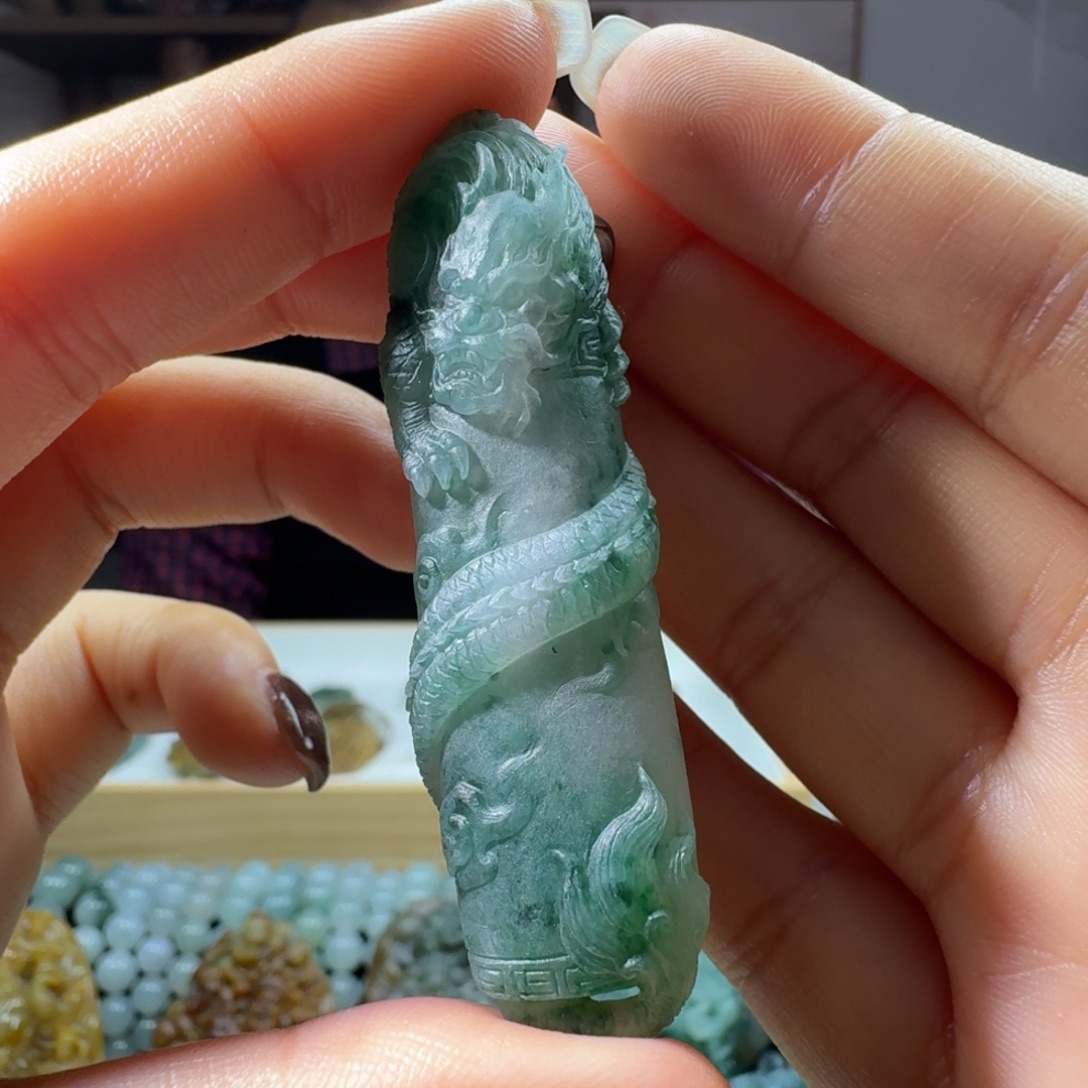 定制翡翠未镶嵌龙柱