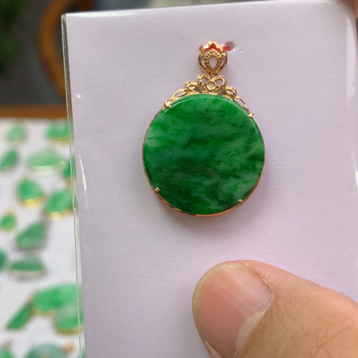 翡翠颈饰18K金镶嵌翡翠