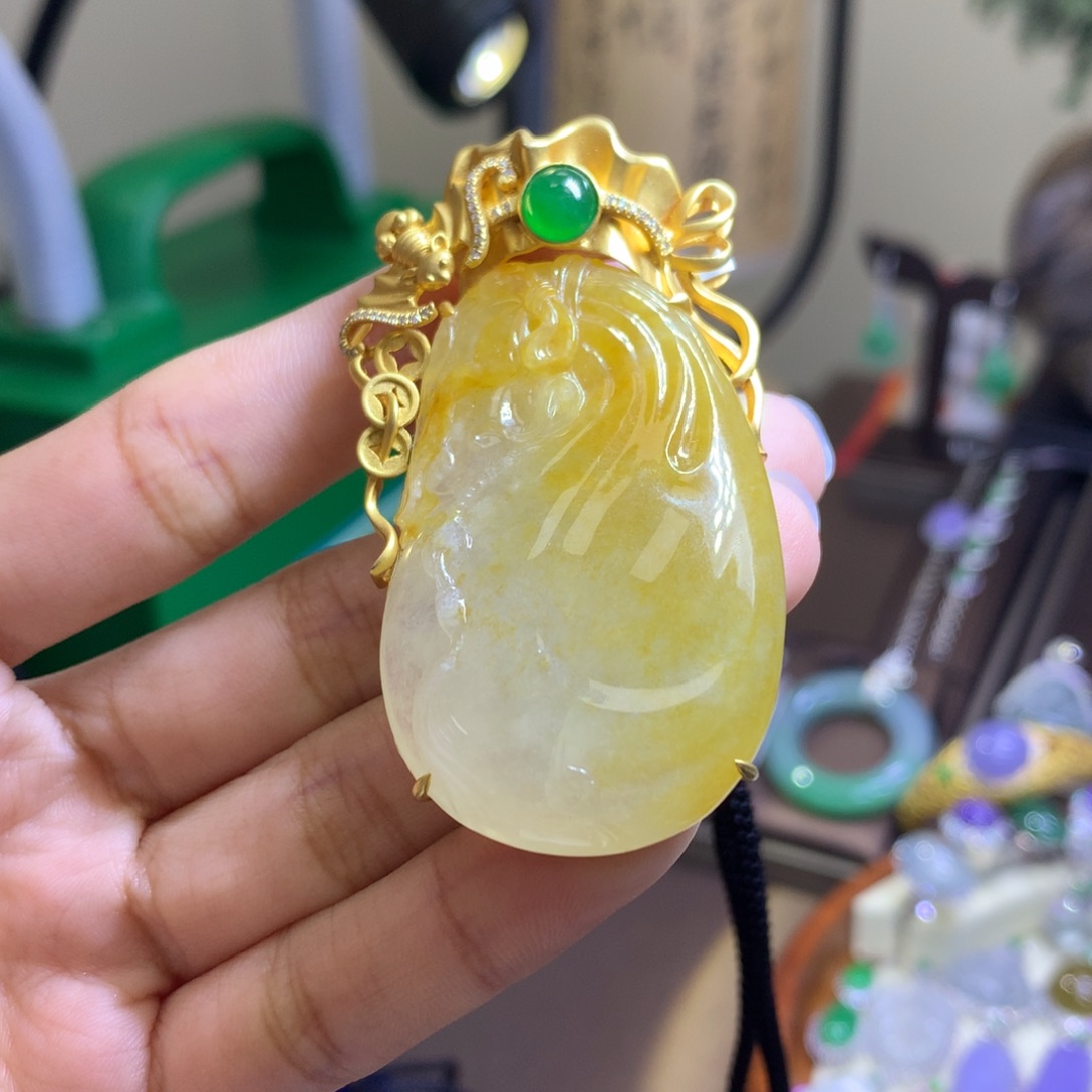 翡翠颈饰18K金镶嵌吉***巾翡翠