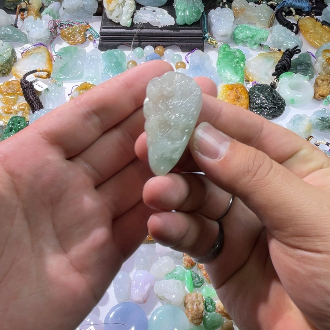 翡翠颈饰未镶嵌天然