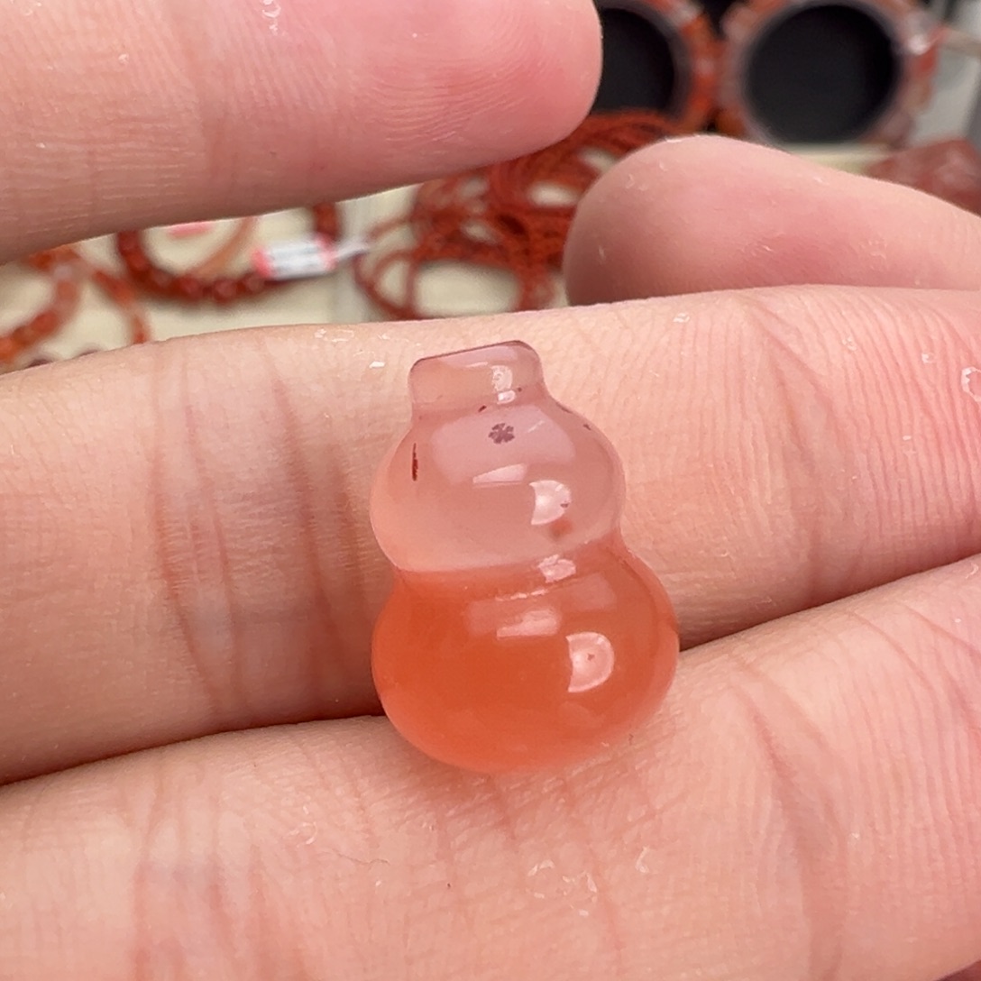 南红玛瑙未镶嵌颈饰葫芦