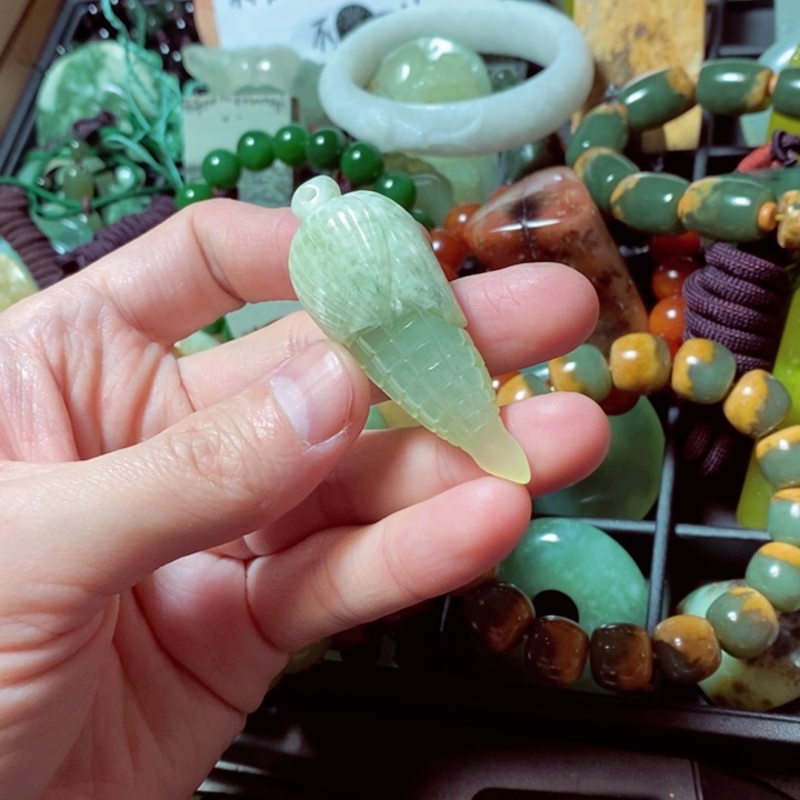 蛇纹石玉颈饰未镶嵌