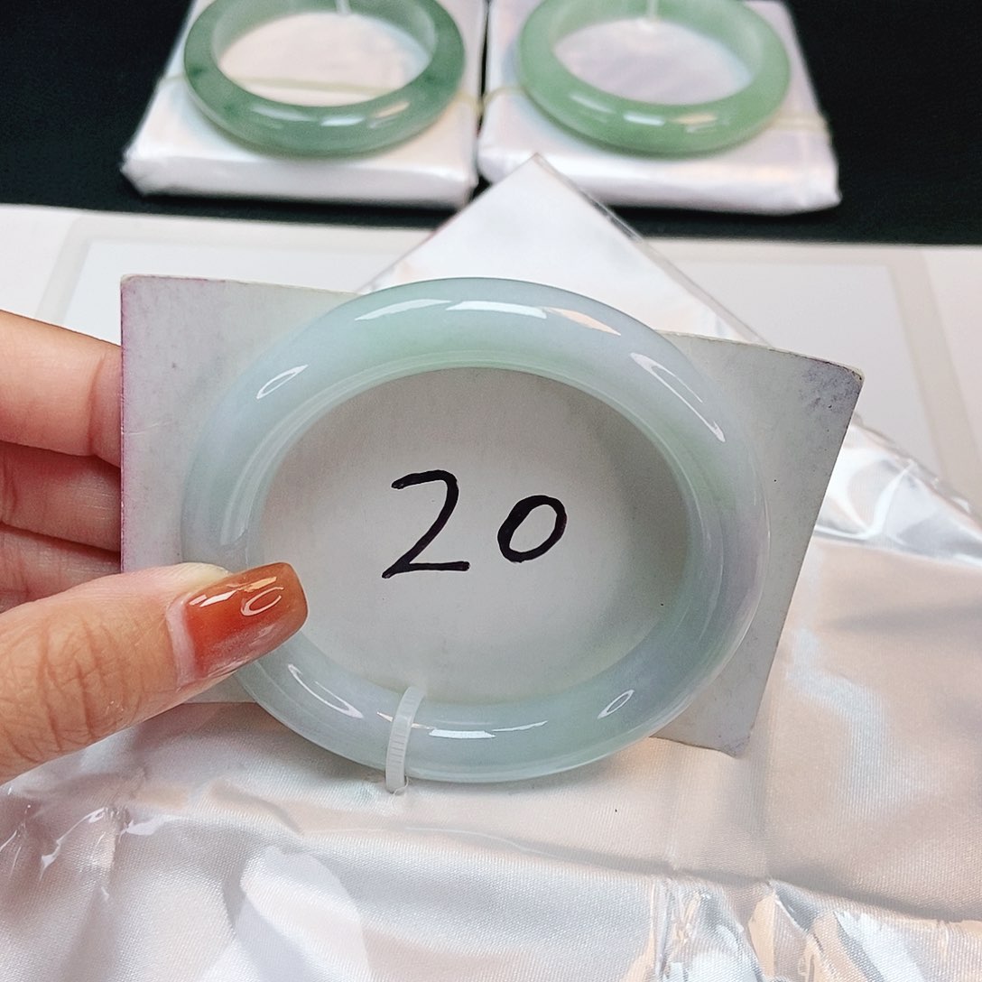 翡翠手镯未镶嵌B****? 圆条55