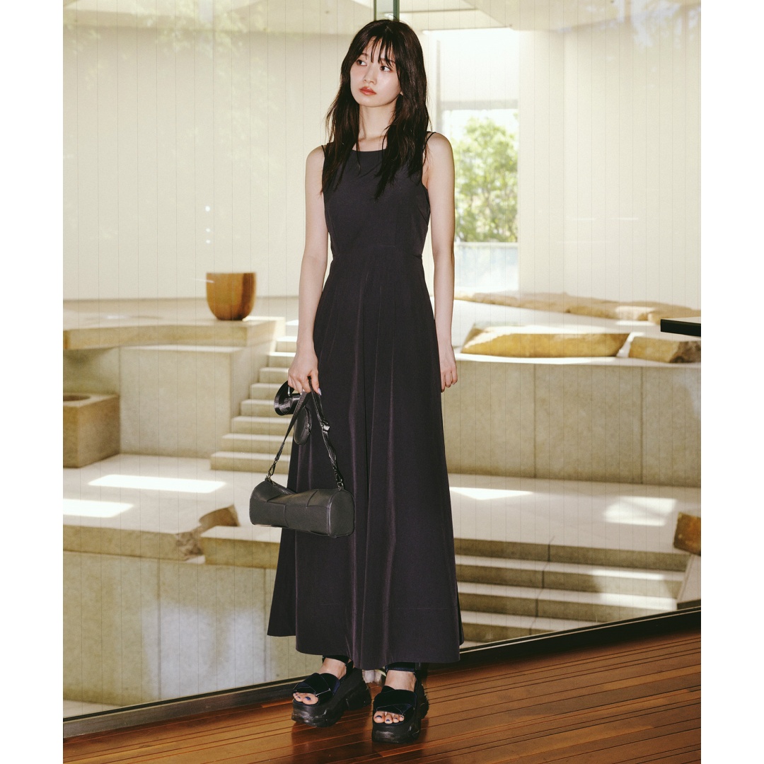 【TaKuMi】日系品牌 杂志画报款 C 气质修身纯色连衣裙含内搭吊带