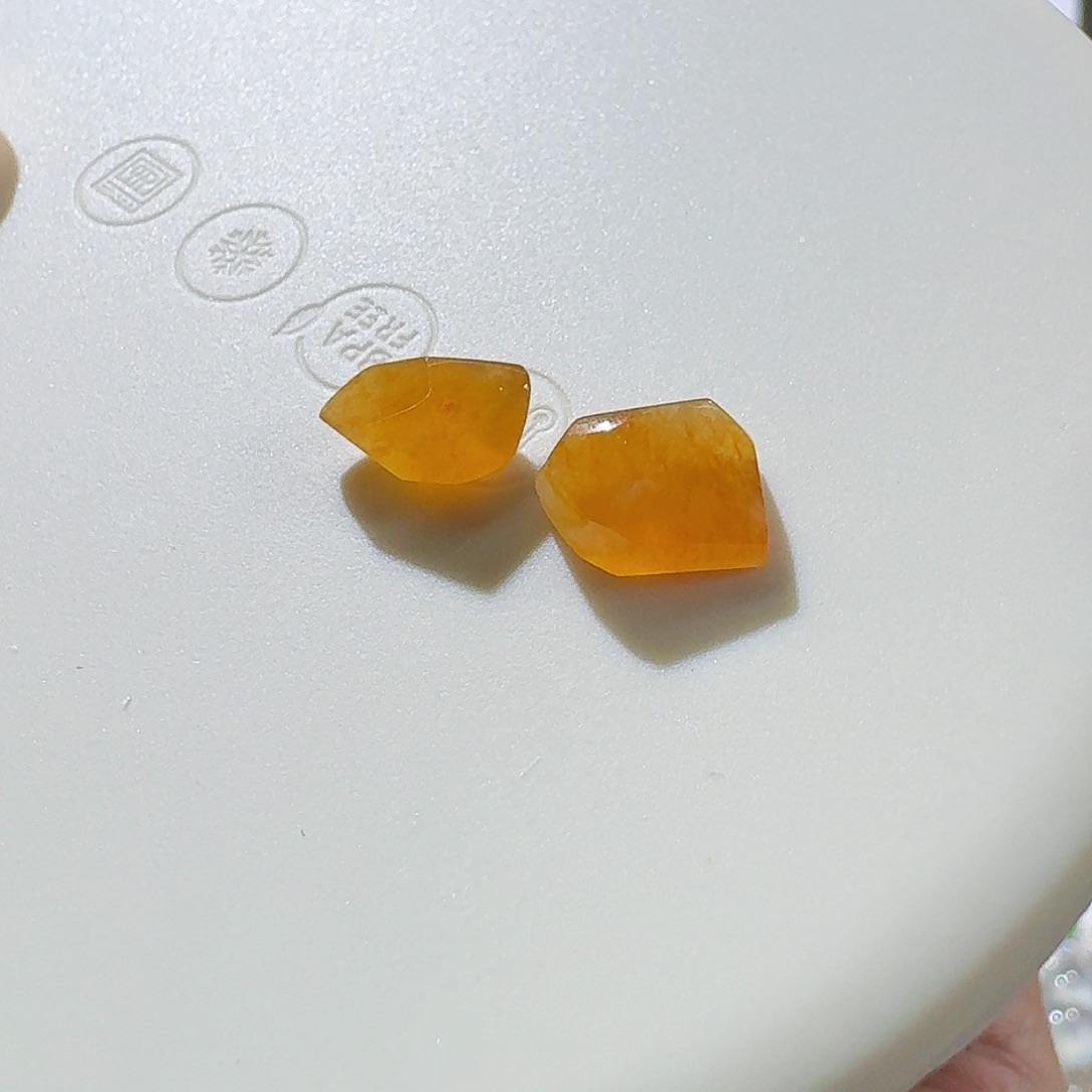 翡翠颈饰未镶嵌随形一对