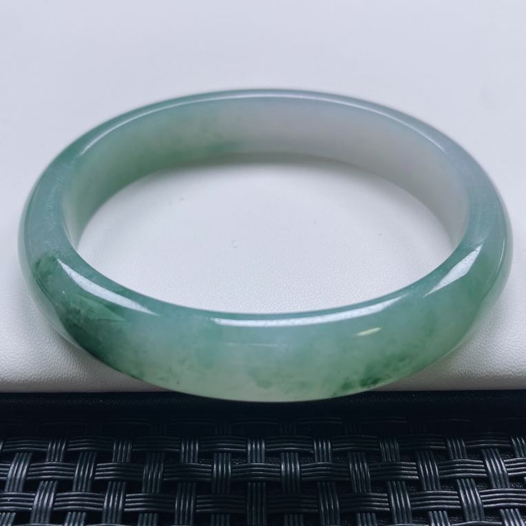 缅甸翡翠A货 飘花贵妃镯 圈口55（短径48.5）-11.2-7.2mm