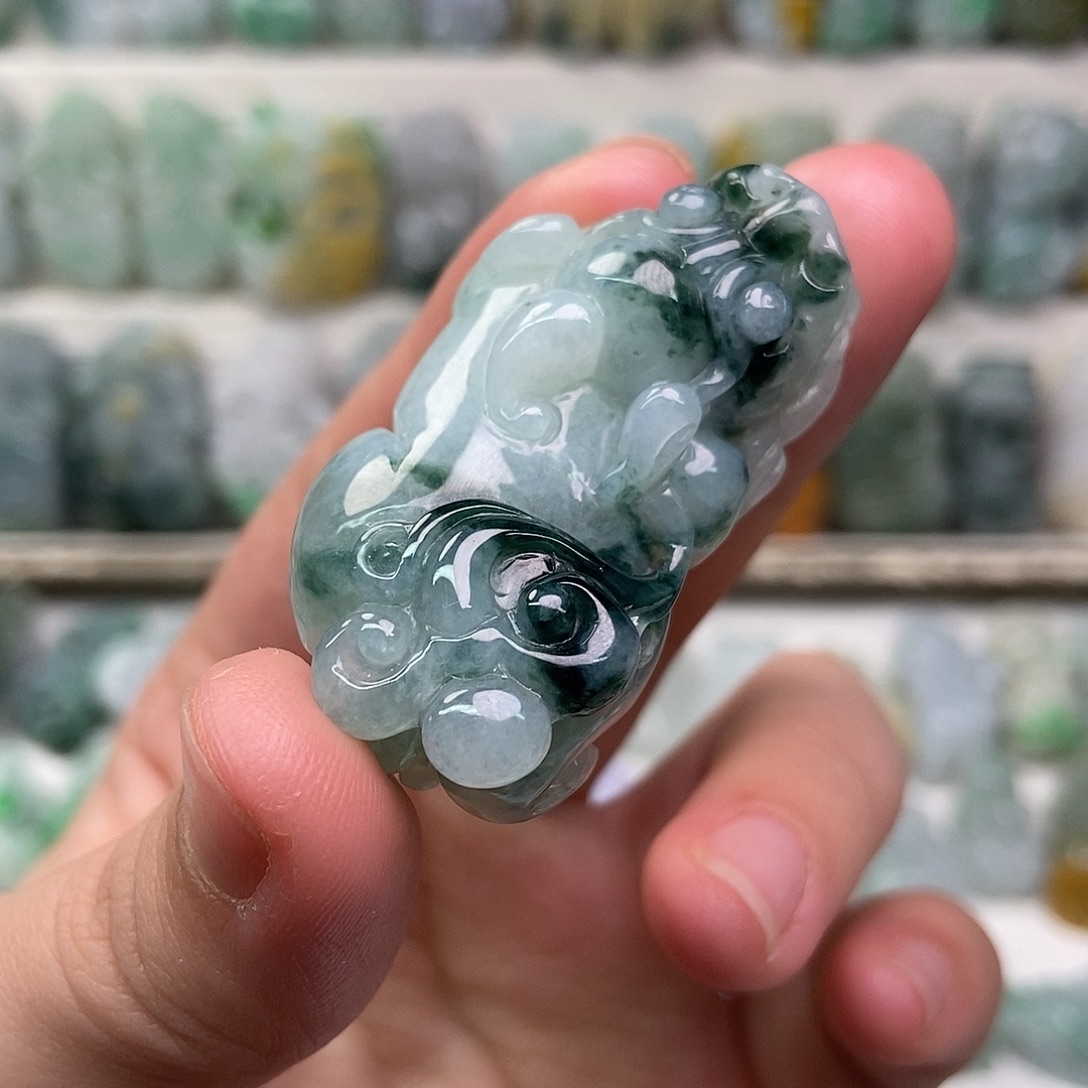 翡翠未镶嵌吊坠(赠链)