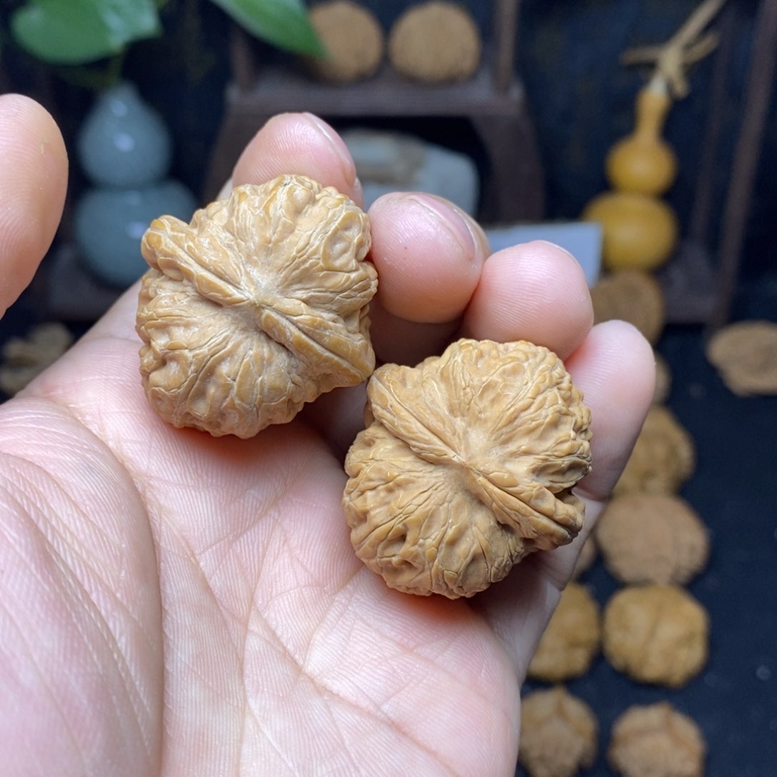 文玩核桃吊坠36元宝