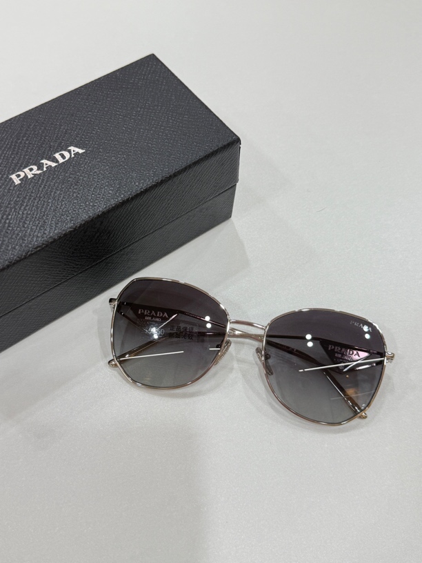 95新 Prada/普拉达 夏七中古/prada太阳镜