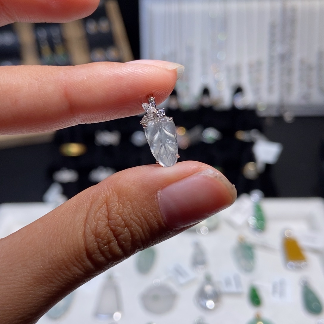 翡翠18K金镶嵌颈饰纯天然缅甸翡翠A货叶子