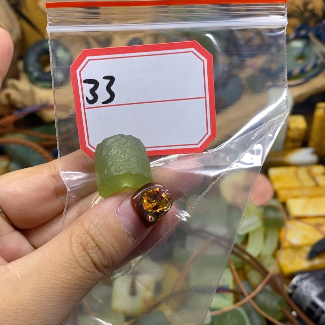 蛇纹石玉挂件未镶嵌L****_