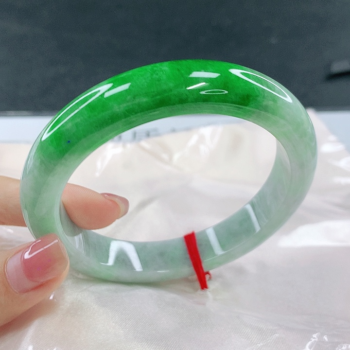 翡翠未镶嵌手镯圈63，0B015