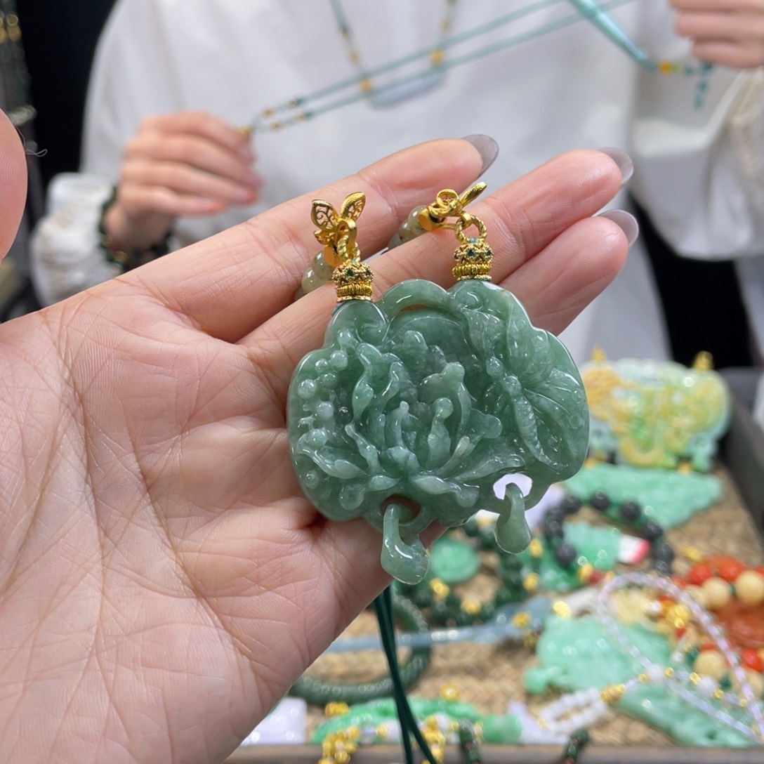 翡翠颈饰未镶嵌代编织