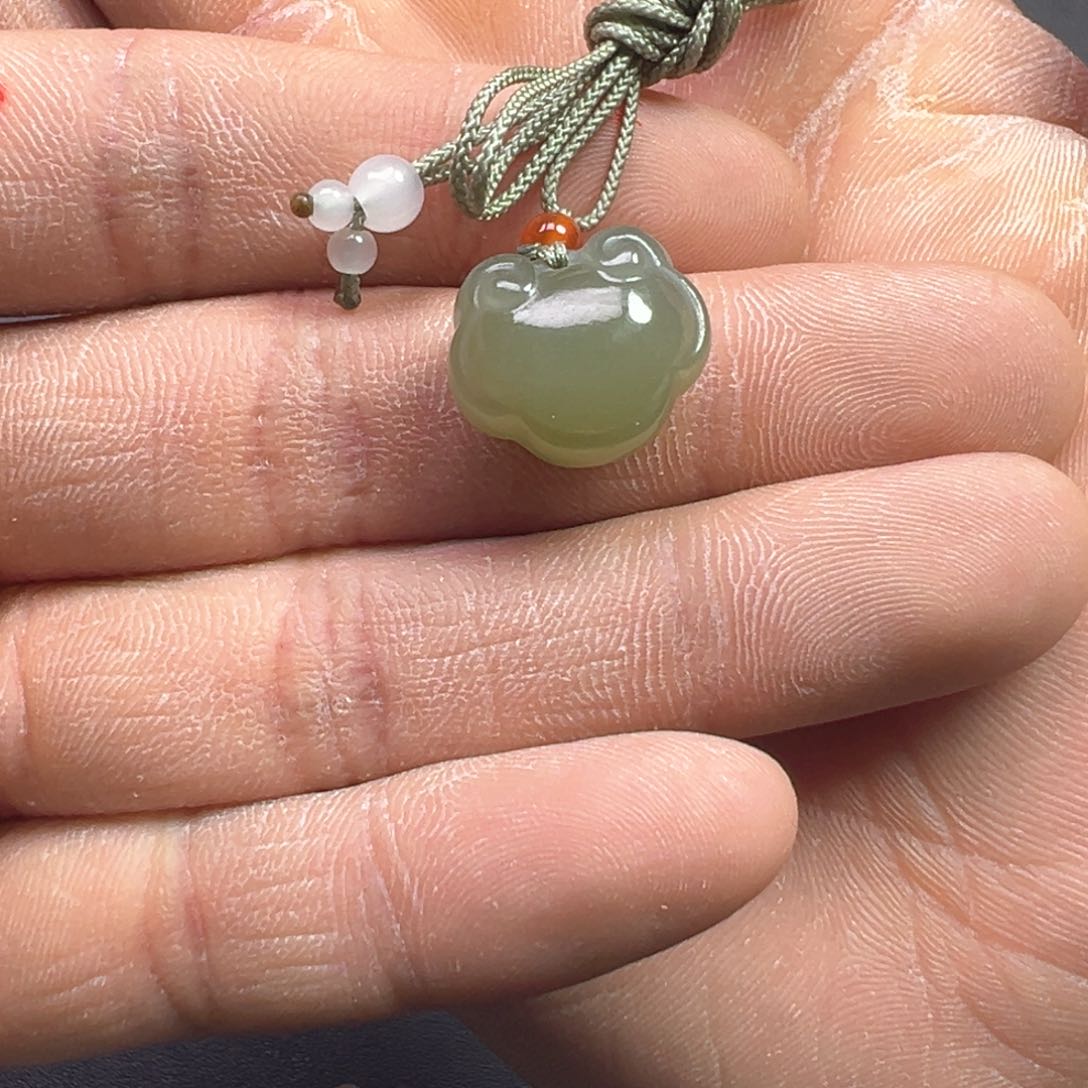 和田玉未镶嵌颈饰多样性小如意锁