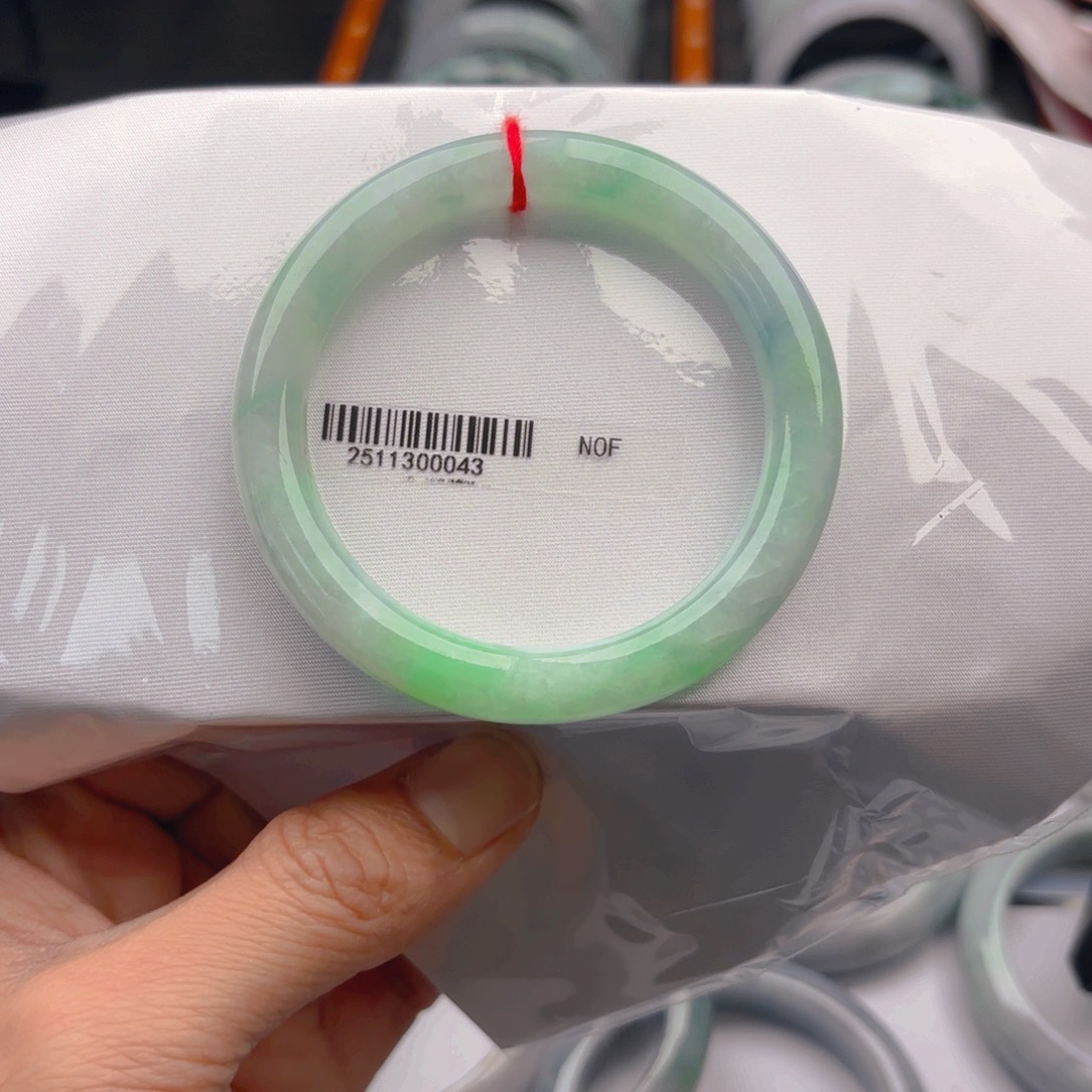 翡翠未镶嵌手镯5455x5. 83