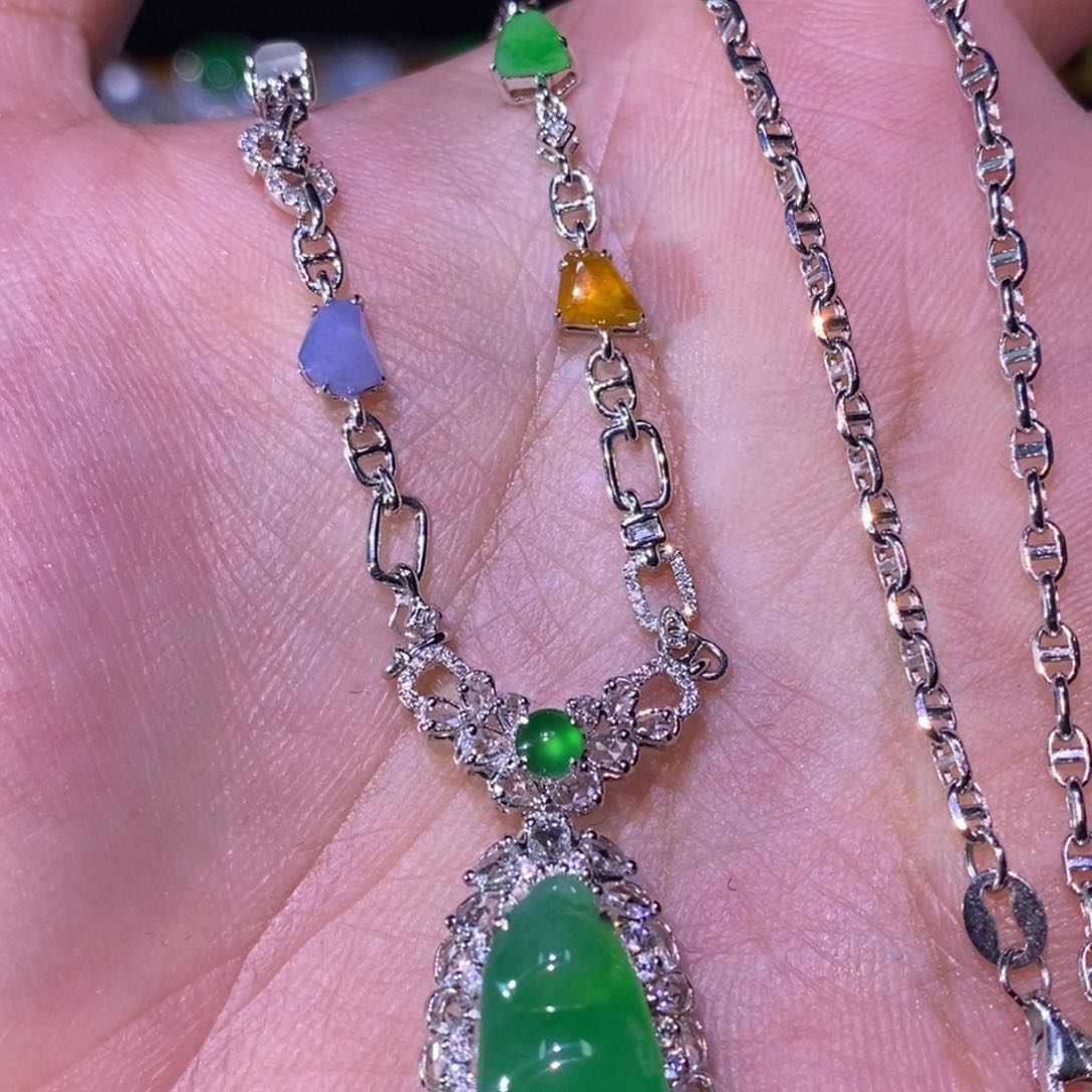 【闪购商品】颈饰18K金镶嵌翡翠