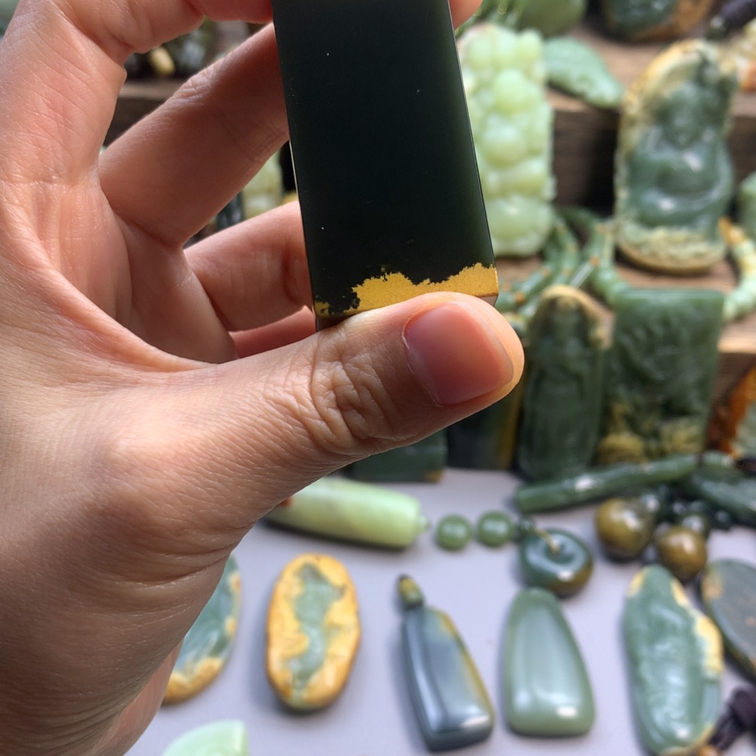 未镶嵌岫岩河磨玉（透闪石质玉）珠宝奇石啊*