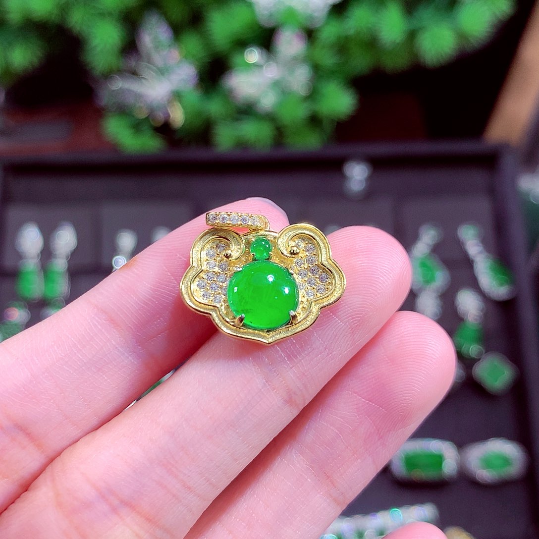 颈饰未镶嵌翡翠天然