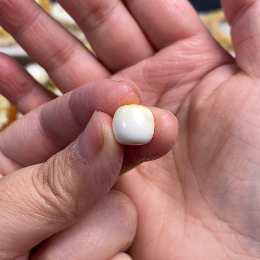 琥珀裸石未镶嵌漆瓷白老型10.5