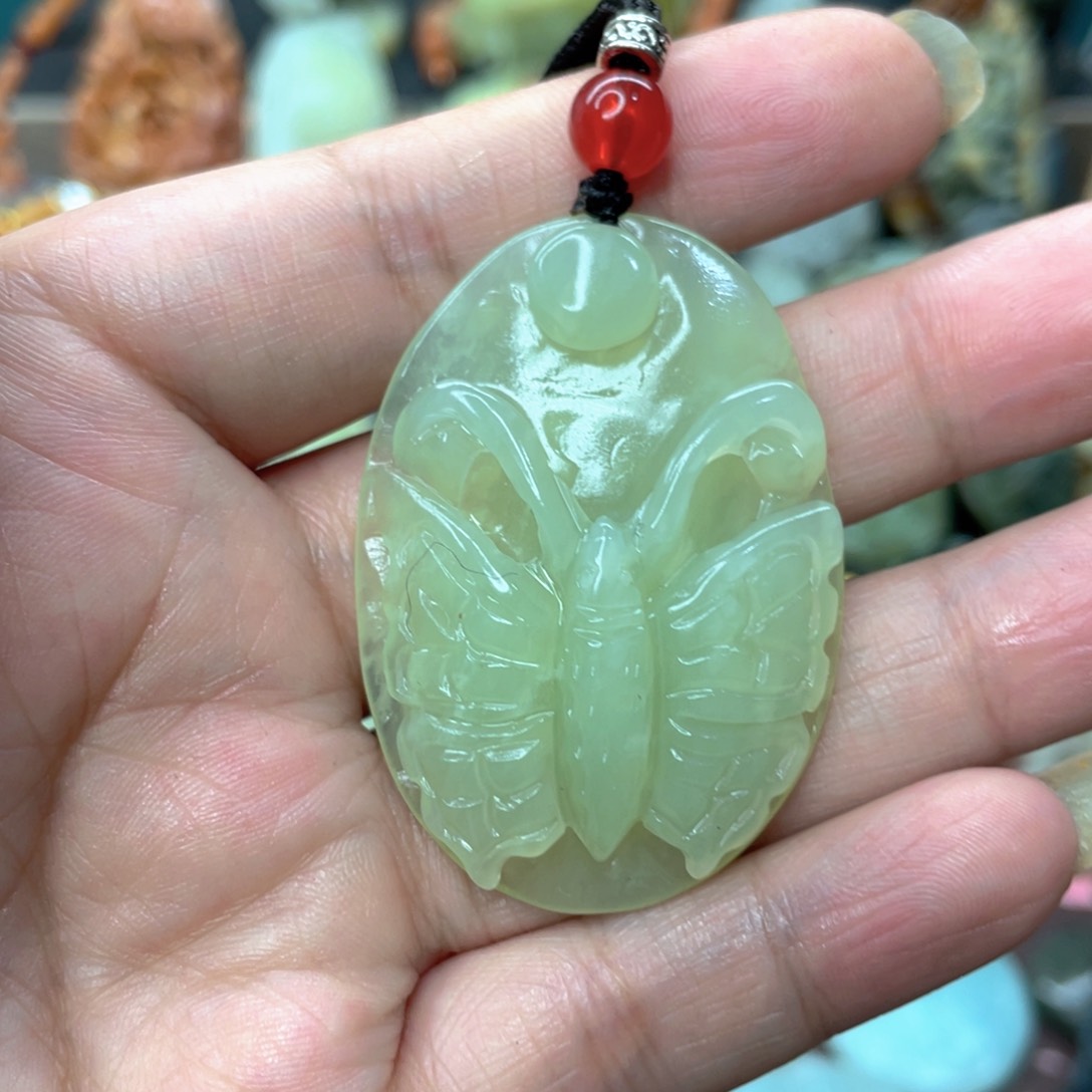 蛇纹石玉颈饰未镶嵌