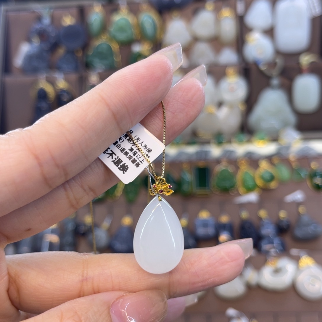 和田玉吊坠18K金镶嵌