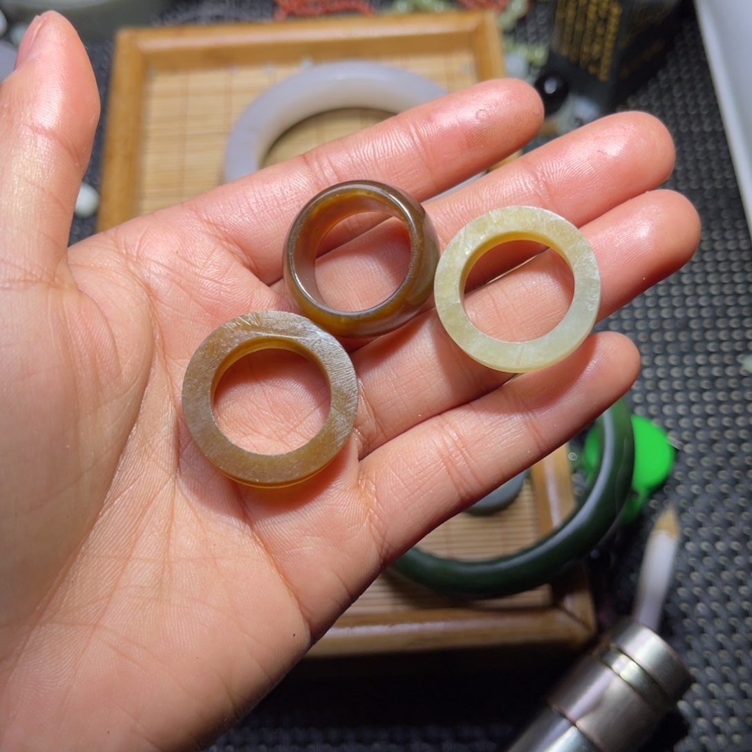 未镶嵌手镯和田玉战*红