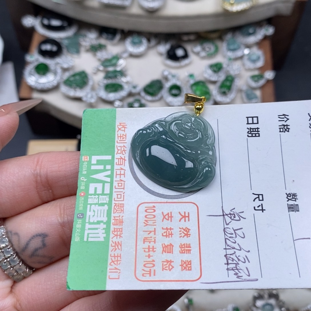 翡翠颈饰未镶嵌翡翠